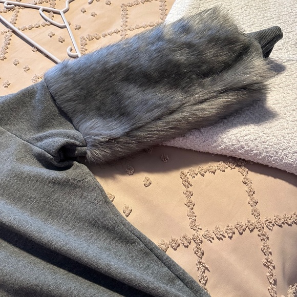 Grey Express Faux Fur Sweatshirt - Picture 4 of 5
